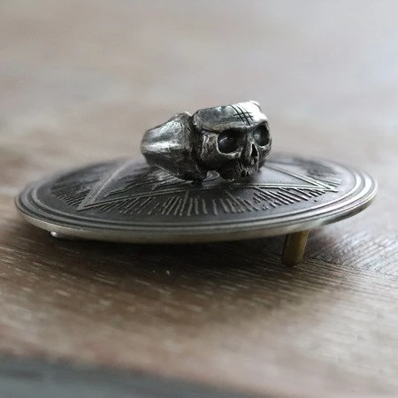 Мужское кольцо в стиле панк