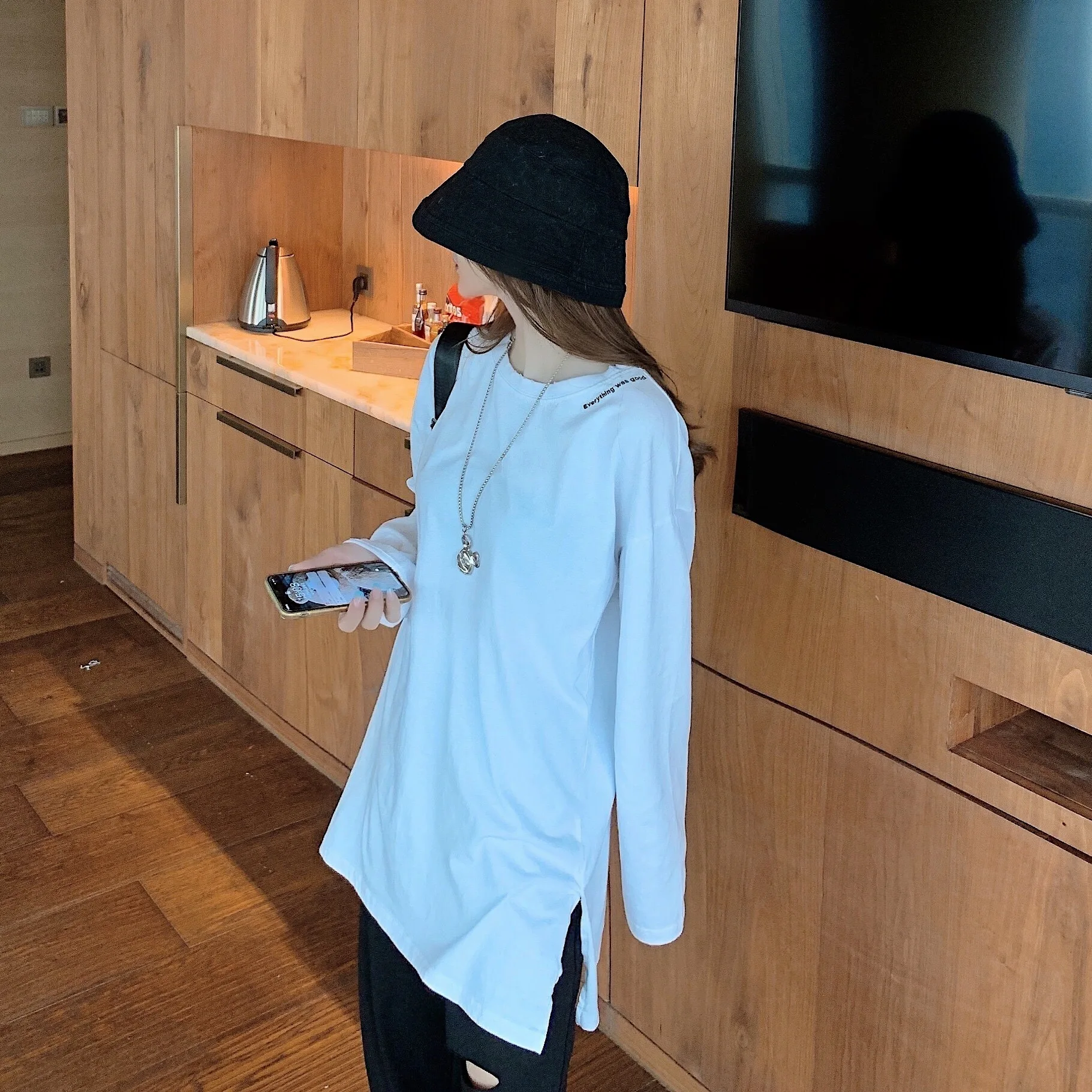 

Internet Hot Top Women's Korean Style Slimming and All-Matching Letter in White T-shirt with Western Style Beggar round Neck