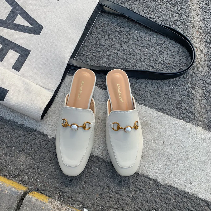 Бренд molan Designers; Новинка года; роскошные женские кожаные шлепанцы без задника, украшенные жемчугом и металлической цепочкой, с вышивкой в виде красного сердца; Лоферы без задника; вьетнамки