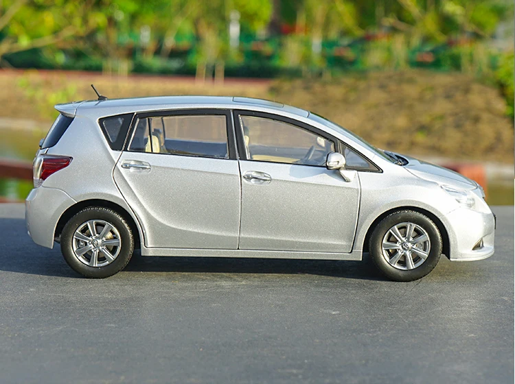 Модель литая в масштабе 1:18 для Toyota EZ Verso миниатюрная Коллекционная игрушечная