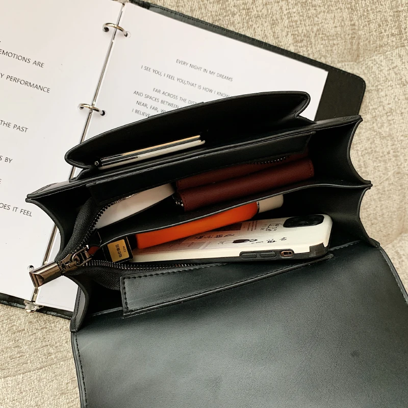 

Black V Pattern PU Leather Women's Chain Shoulder Bag Solid Color Clamshell Crossbody Bags Shoppers Simple Luxury Handbags Sac