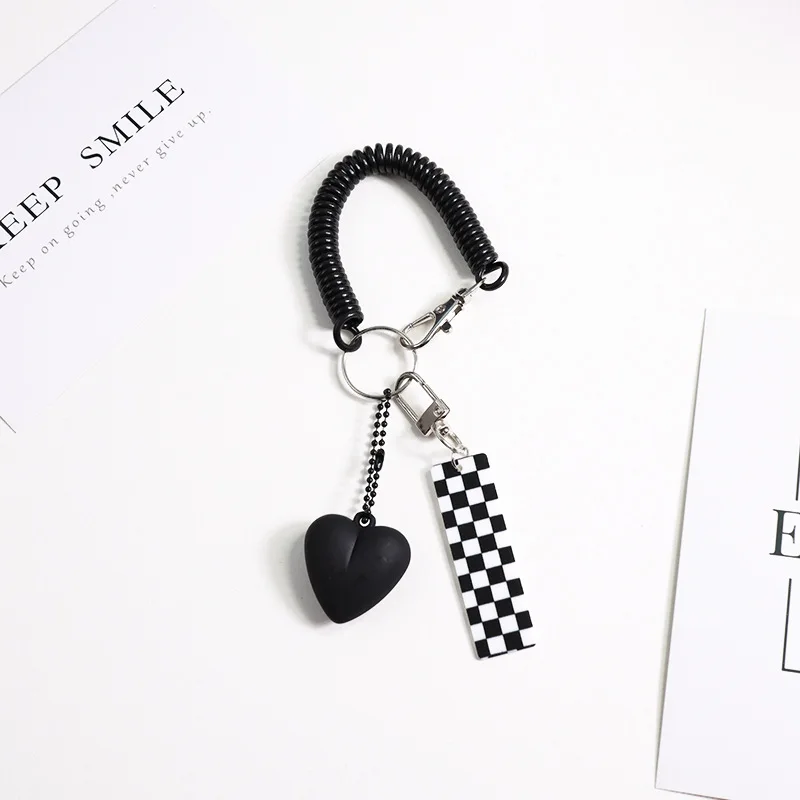 

New Fashion Black And White Mesh Acrylic Brand Black Love Heart-Shaped Keychain Women's Backpack Bag Pendant Jewelry Accessories