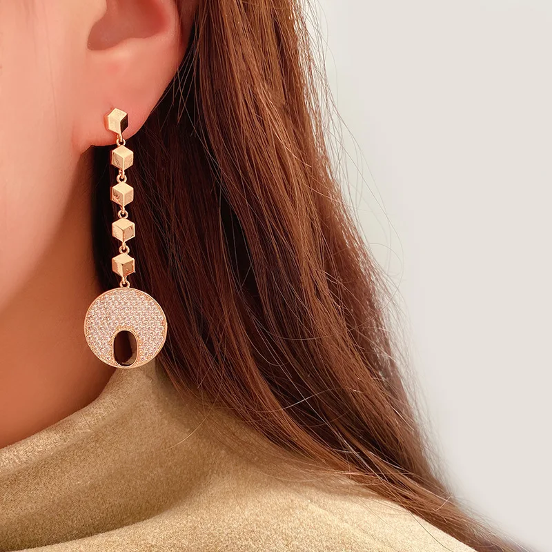 

Three-dimensional square disc pendant hollow earrings round cake simple long earrings exaggerated hipster atmosphere ring