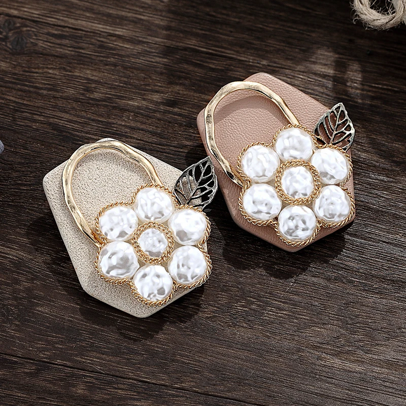Women's Girl Pin Badge Series Leather Pearl Inlaid Brooch Wholesale Handmade Fashion Spot Accessories | Украшения и