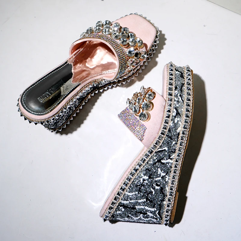 Новинка 2020 года женские розовые босоножки на танкетке со стразами сабо платформе