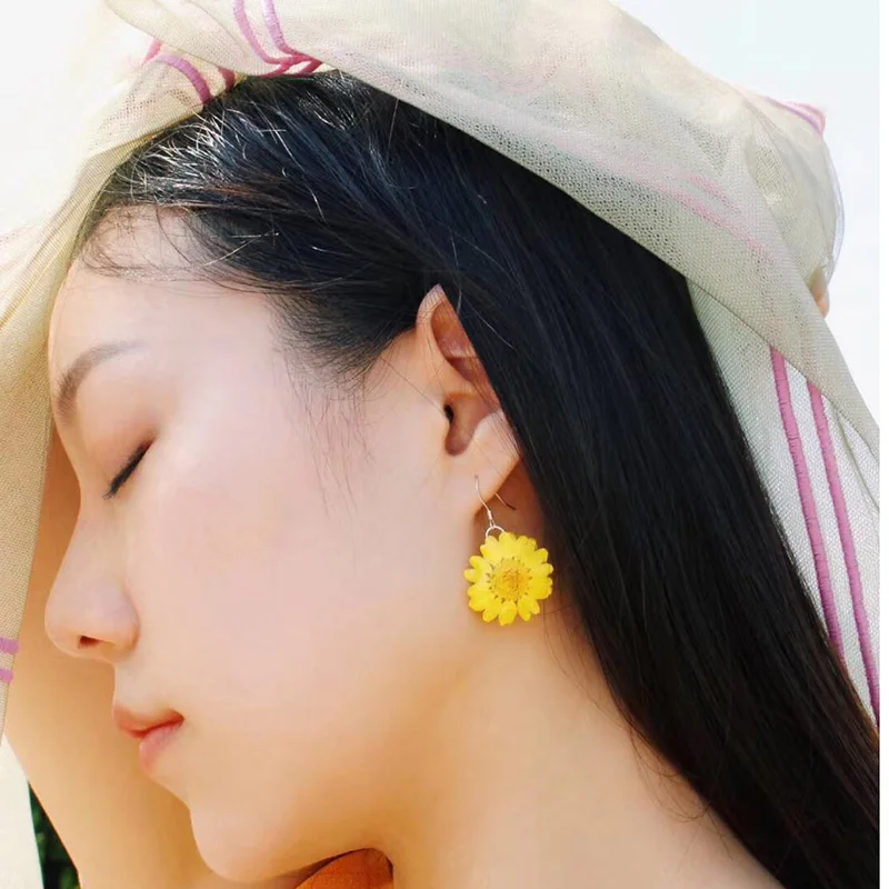 

Korea Fashion Jewelry New Craft Eternal Natural Rose Flower Earrings For Women Dried Flower Dripping Oil Elegant Female Earrings