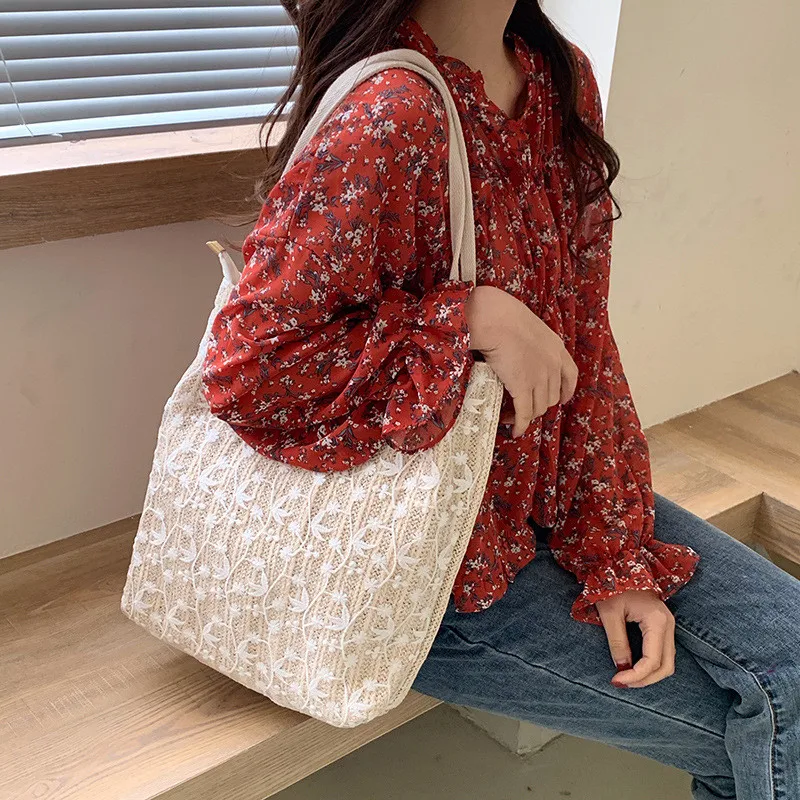 Кружевная женская сумка летняя Соломенная на плечо с цветами Большая