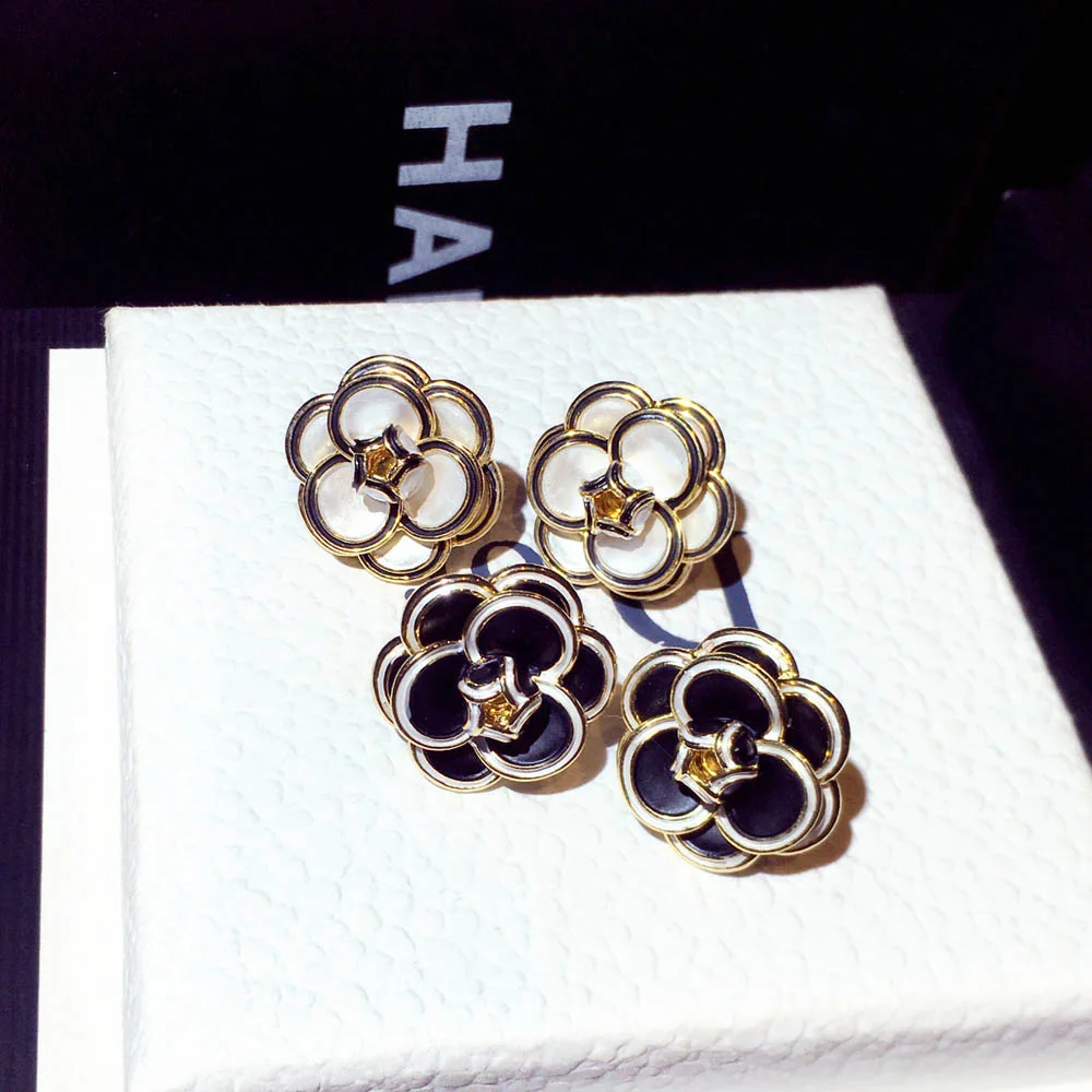 

Camellia Earrings 925 Silver Needle New Fashion Design Earrings Super Beautiful Rhinestone Flower Temperament Jewelry Joker Gift