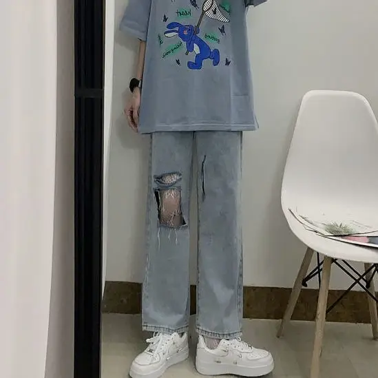 

Women's new summer jeans with holes show the trend of Japanese students' pants