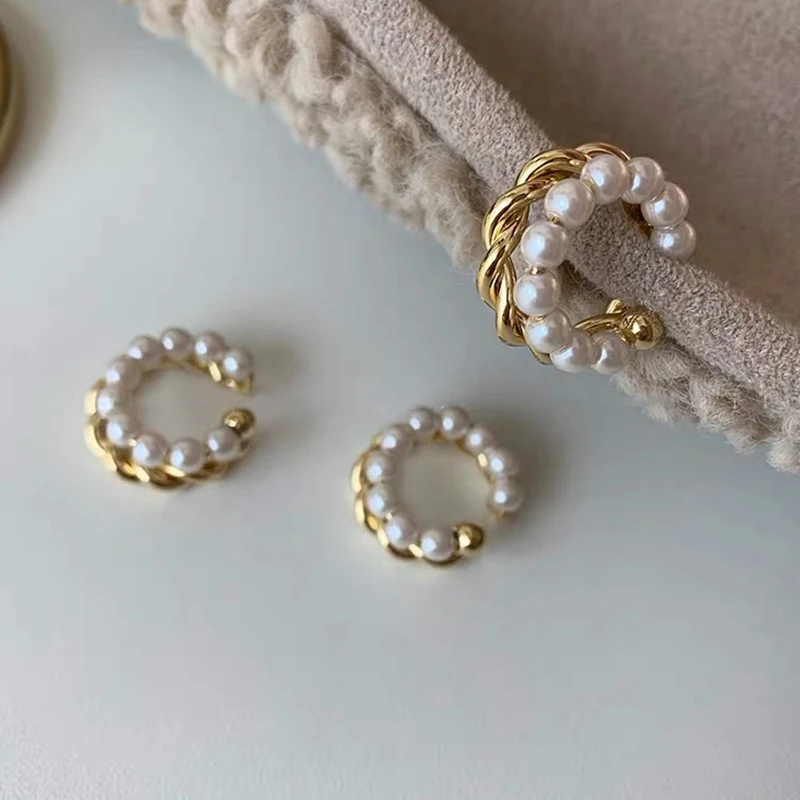 

1Pcs Korean Gold Color Double Circle Twist Pearl Ear Cuff Vintage Geometric Circle Earcuff Fake Piercing Pearls Clip on Earings