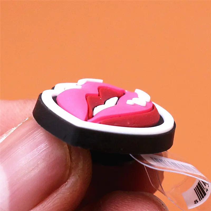 Original PVC Croc Shoe Charms NEW Cool Screaming French Wet Kiss Skull Mask Shoes Decorations for Jibz Kids Party Gifts U201