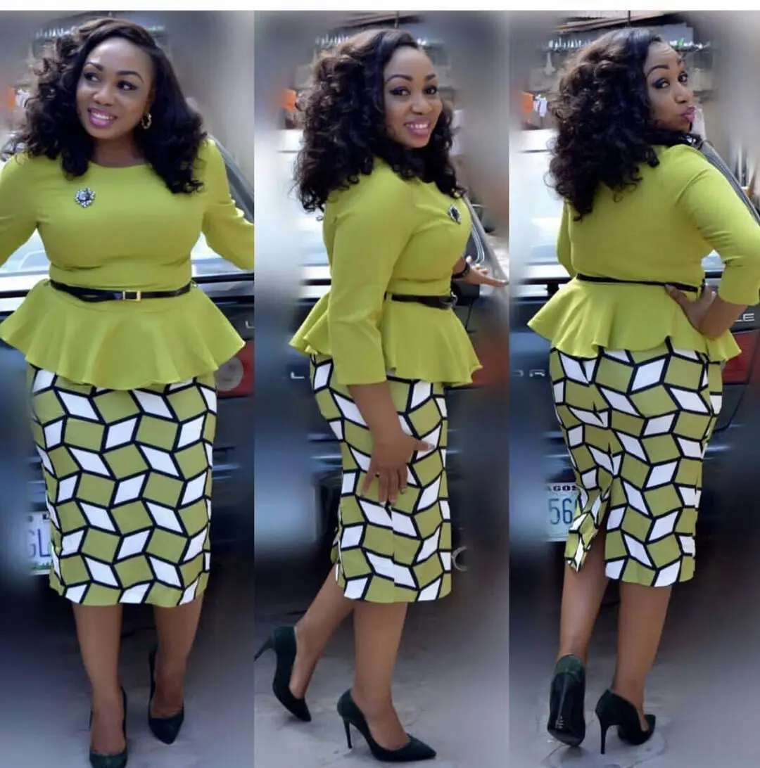 Женское офисное платье миди больших размеров летнее синее с геометрическим