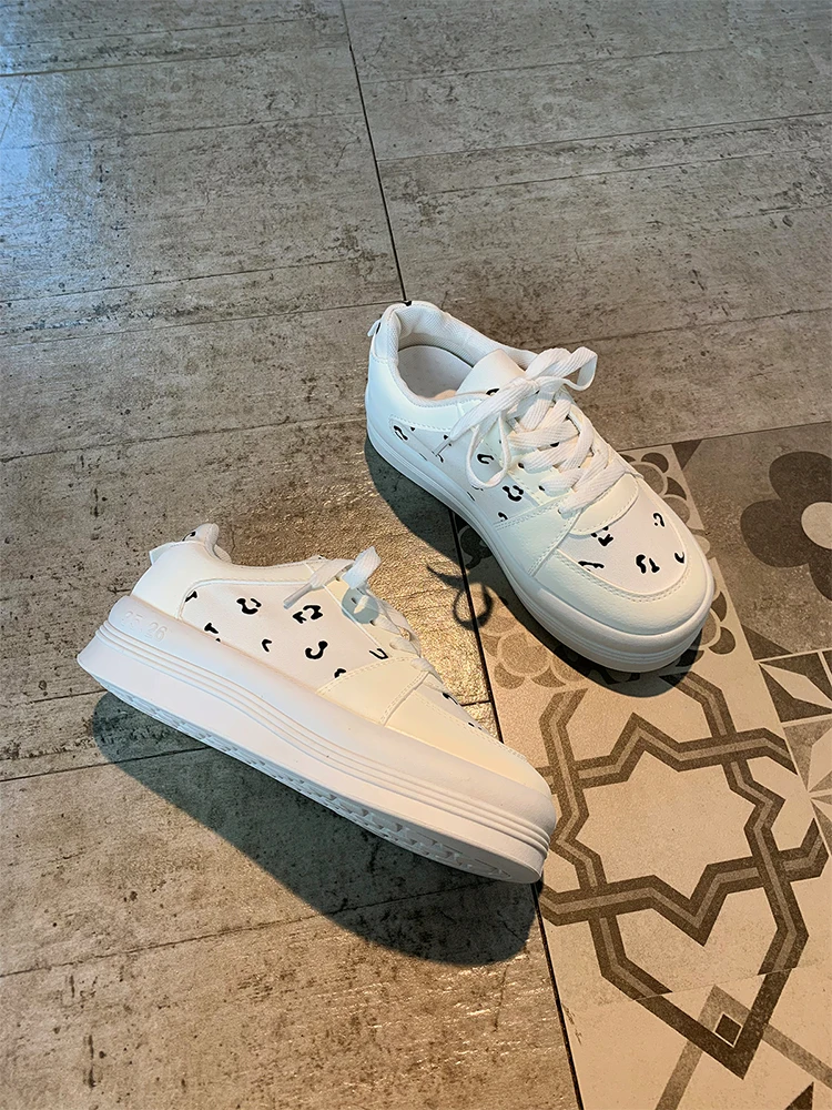 

Summer Shoes Ladies 2021 Fashion Women's Female Footwear Clogs Platform Slip On Sneakers All-Match Round Toe Modis Dress Creeper