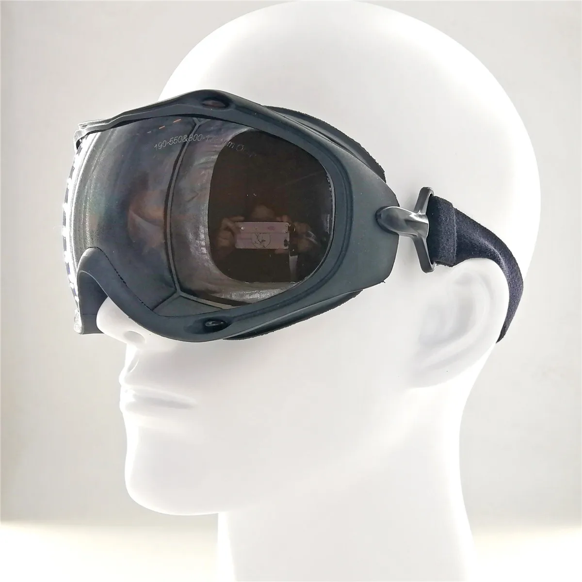 

EP-1 190nm-540nm Blue Green 900nm-1700nm 980nm 1064nm IR ND:YAG Laser Protective Glasses CE OD5+