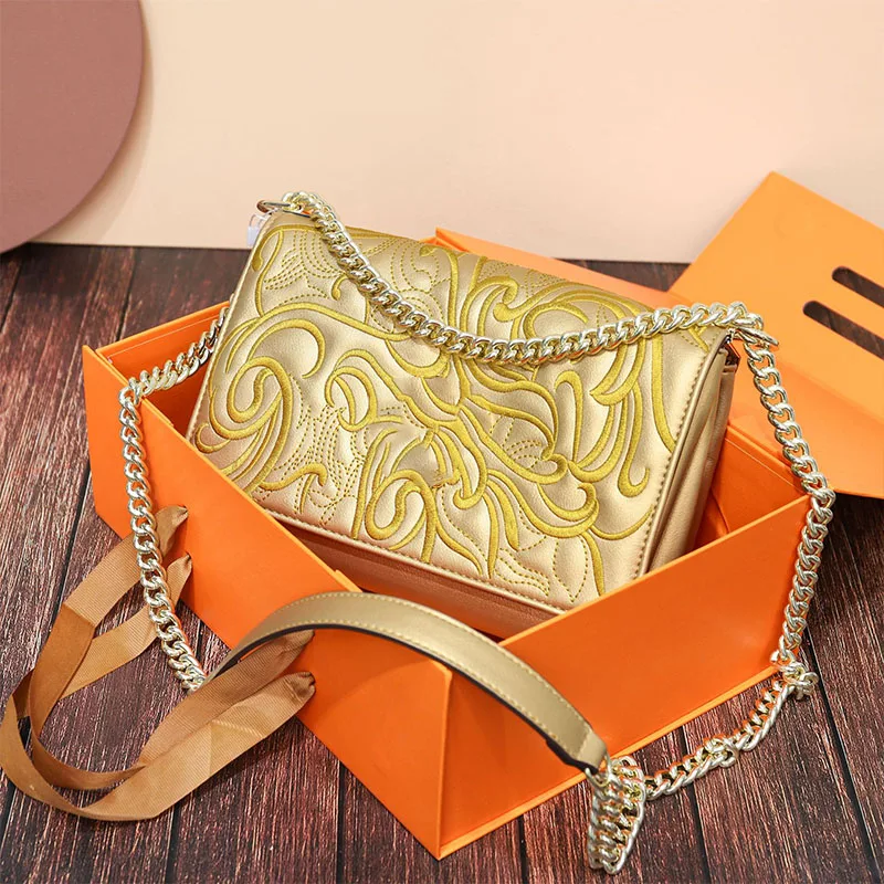 

Famous brand Messenger Bag Satchel leather crossover bag handbag handbag handbag handbag new shoulder bag classic tramp