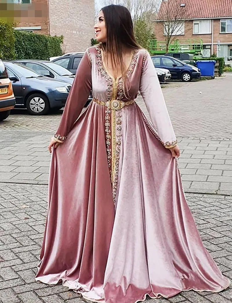 

Light Pink Velvet Moroccan Kaftan Evening Dresses Long Sleeve Appliques Arabic Muslim Formal Prom Dresses V Neck Robes De Soirée