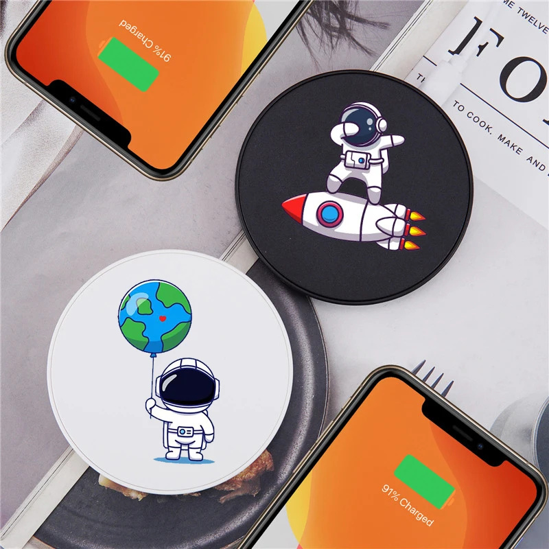 

Funny planet atronaut Wireless Charger Wireless Charger Portable Charger for Iphone 13 airpods for Samsung for Huawei for xiaomi
