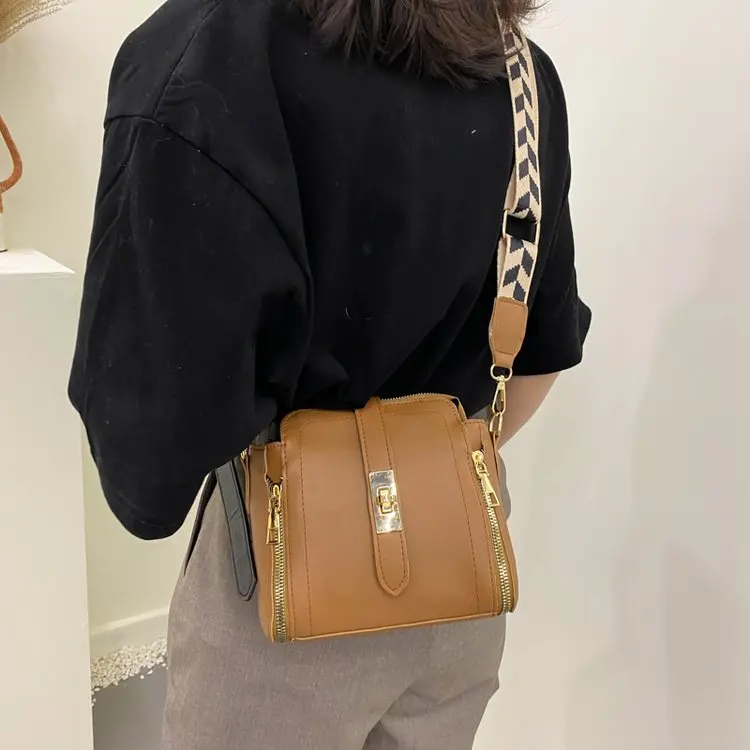 Модная женская сумка-мессенджер через плечо для девочек простые маленькие