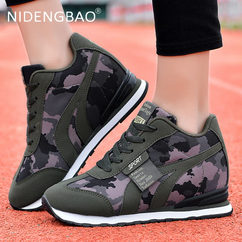 Женские кроссовки для бега на платформе толстой танкетке повседневная