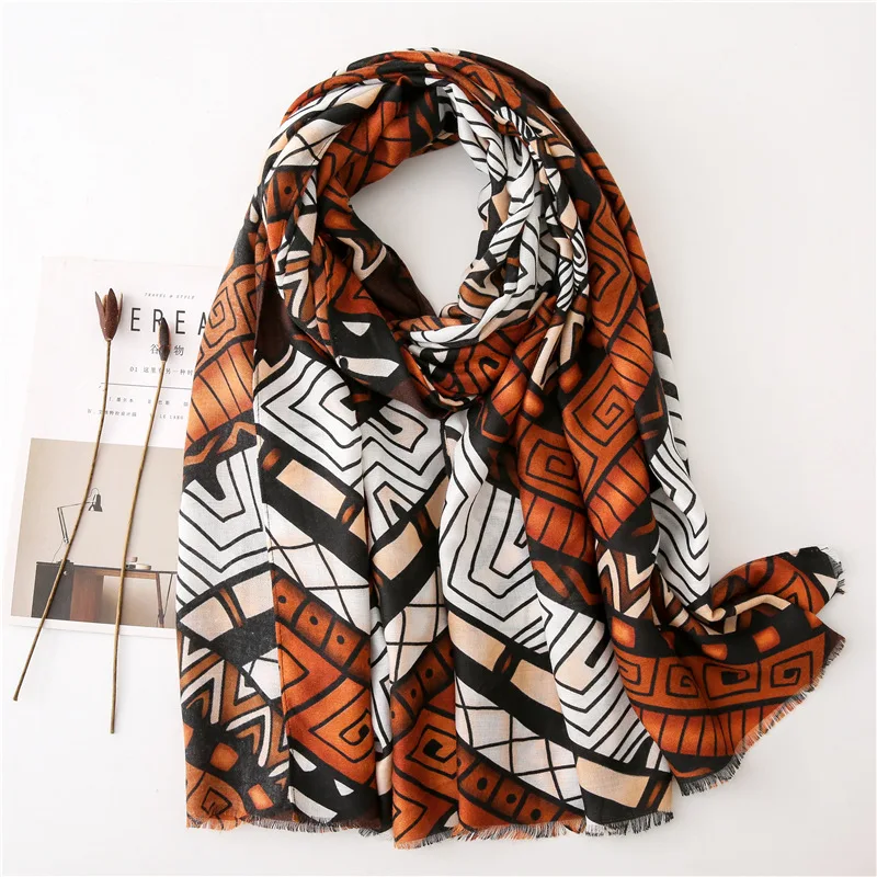 Осенне зимний шарф в Африканском этническом стиле из вискозы теплый с индийским