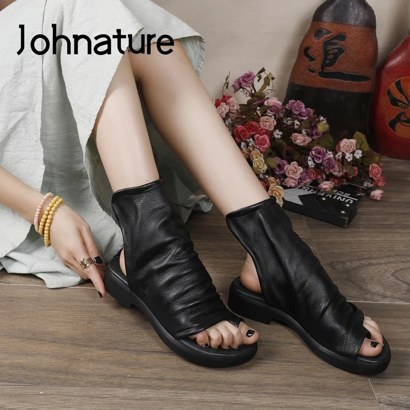 Женские шлепанцы из натуральной кожи Johnature лаконичные на плоской подошве для