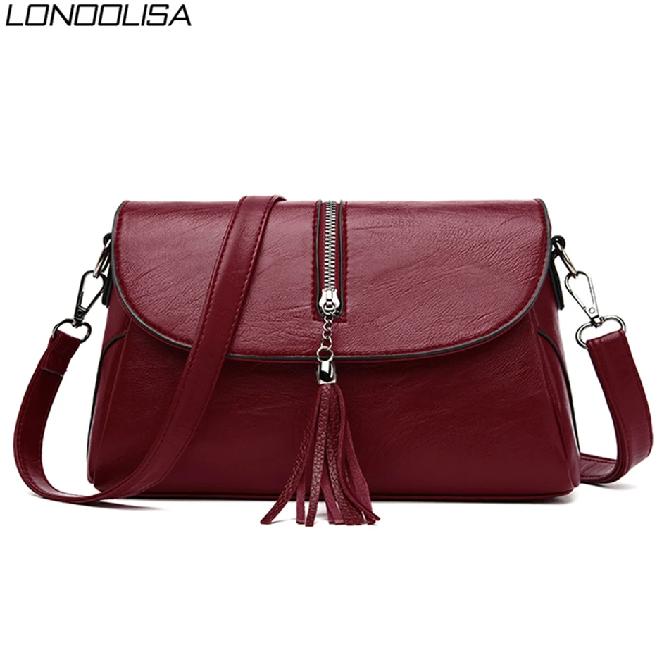 Женская классическая сумка с кисточкой на клапане простая однотонная через