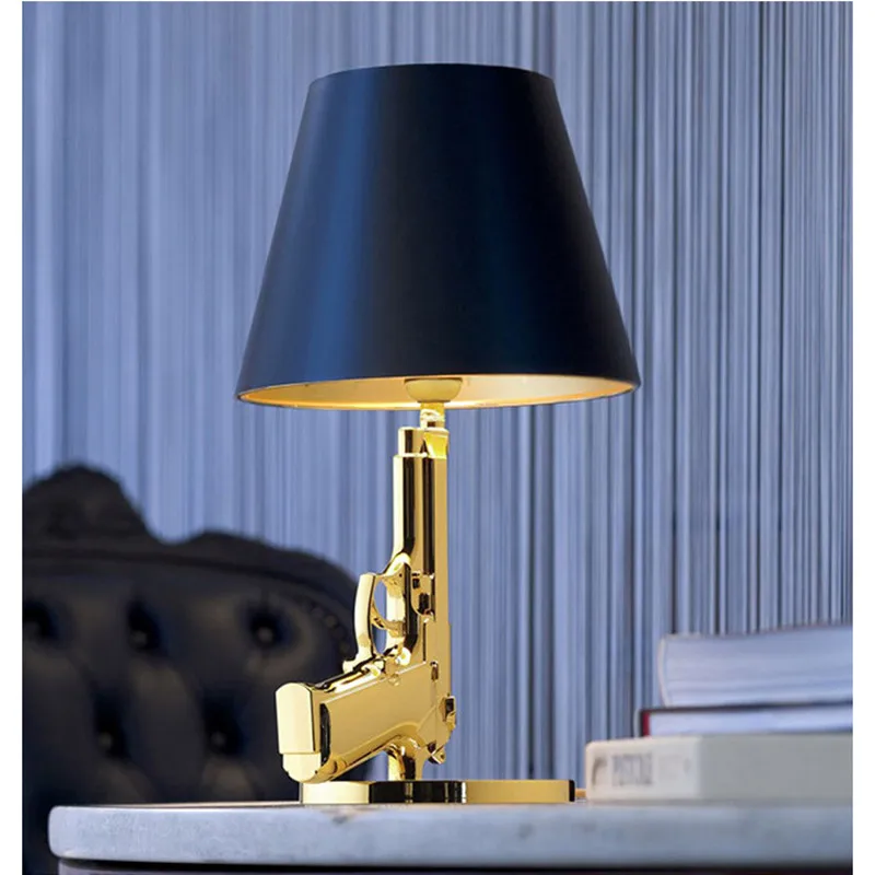 Фото Современная настольная лампа с гальваническим покрытием и пистолетом