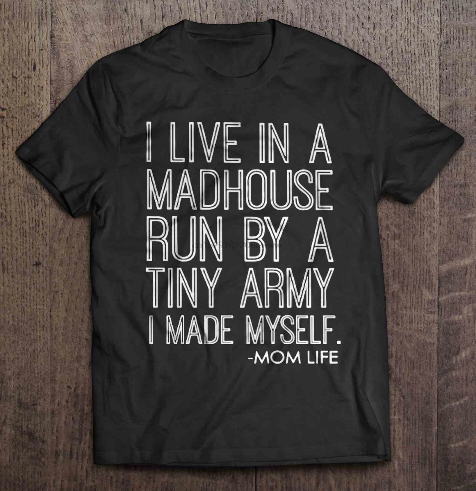 Мужская футболка I Live In the Madhouse управляемая маленькой армией я сделал себя Мама