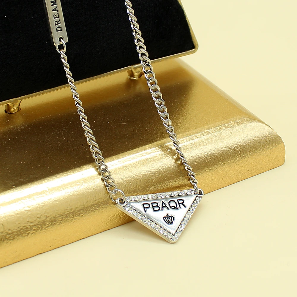 

Popular Triangle Shaped Pendant Necklace Hot Sale Popular Clavicle Chain For Unisex Punk Choker Trend Retro Hip Hop Jewelry Gift