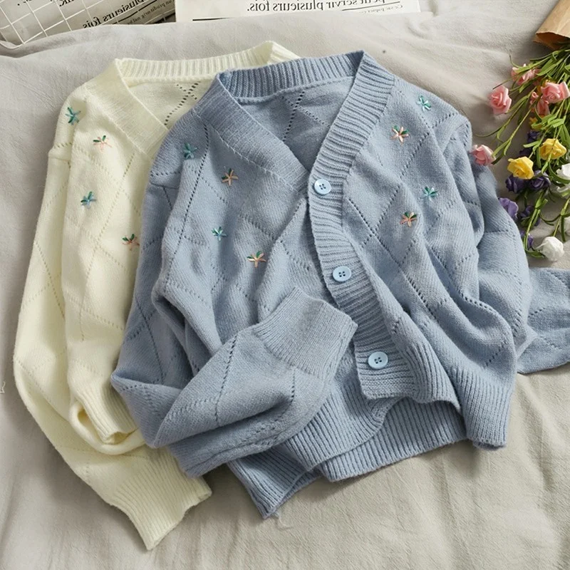 

JCHB весенний корейский женский свитер с маленькой цветочной вышивкой вязаное пальто свободный ретро милый белый свитер с V-образным вырезом ...