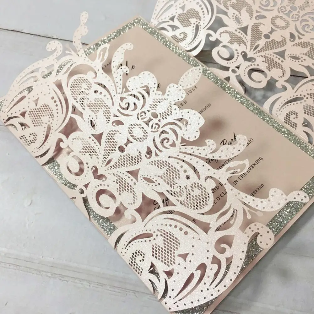 Billig Laser Cut Hochzeit Einladungen Romantische Rosa Einladung Karten Mit Umschläge 5x7 Inch - Set Von 50 Stücke