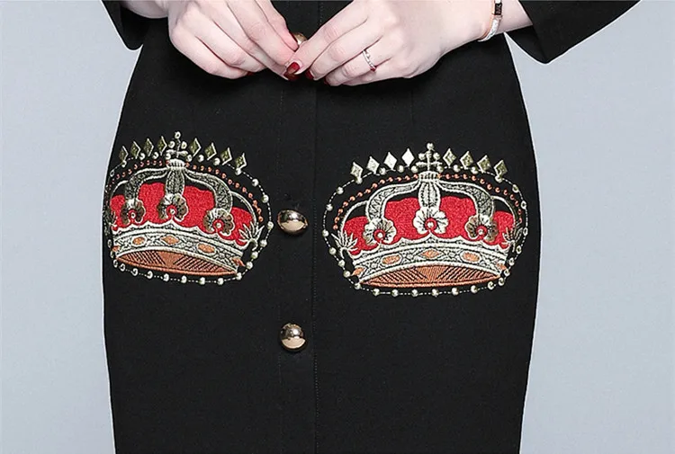 Женское платье-рубашка с отложным воротником модельное винтажное облегающее