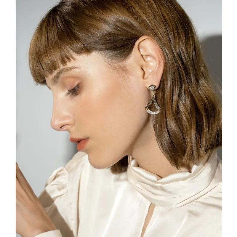 

New Korean Black Acrylic Drop Earrings For Women Punk Jewelry Vintage Statement Metal Crystal Dangle Hanging Earring Asymmetric