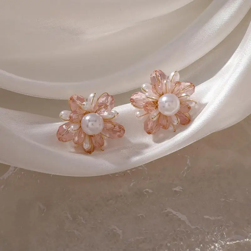 

XIAOBOACC Korean Fashion Earrings for Women Temperament Elegant Simple Pearl Crystal Flower Ear Studs Free Shipping