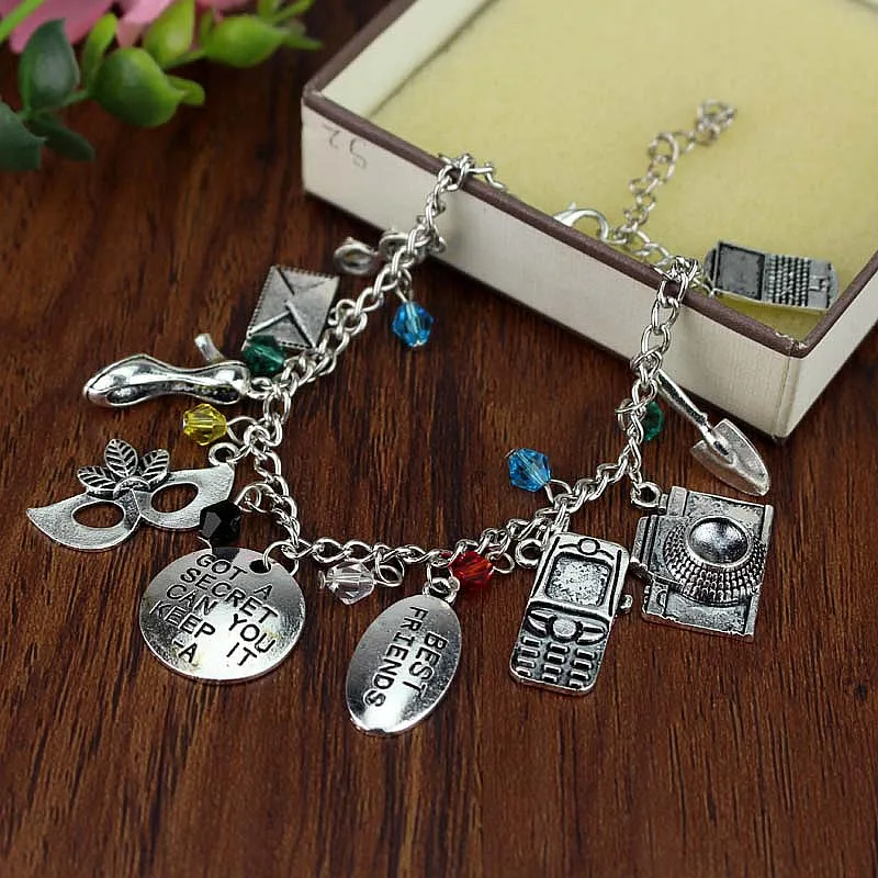 Милый браслет и с маленькими лжецами &quotполучил секрет можете ли вы сохранить