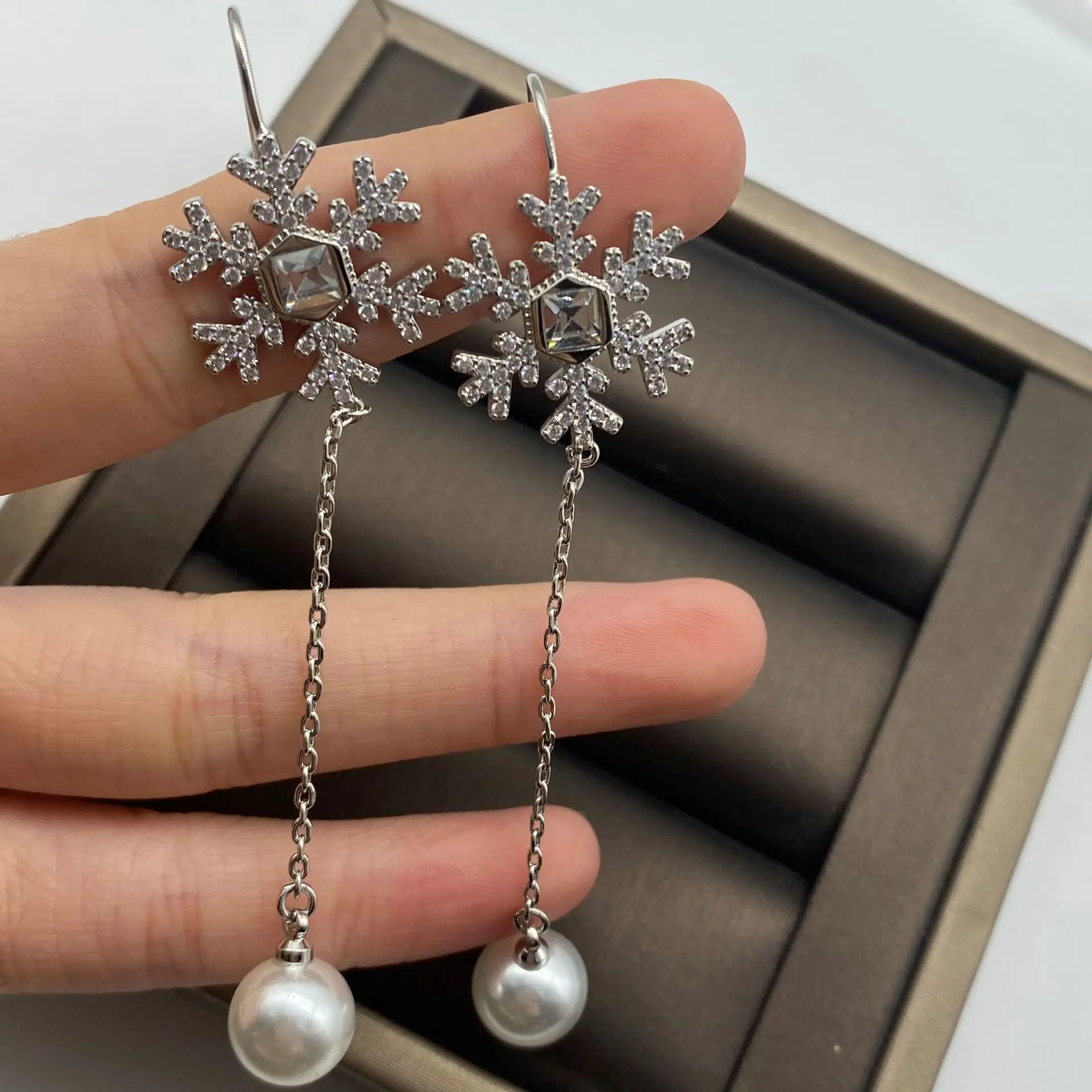 

Luxury Original Brand M Crystal Pearl Long Tassel Bowknot Stud Earrings for Women Elegant Crystal Eardrop Jewelry Party Gift