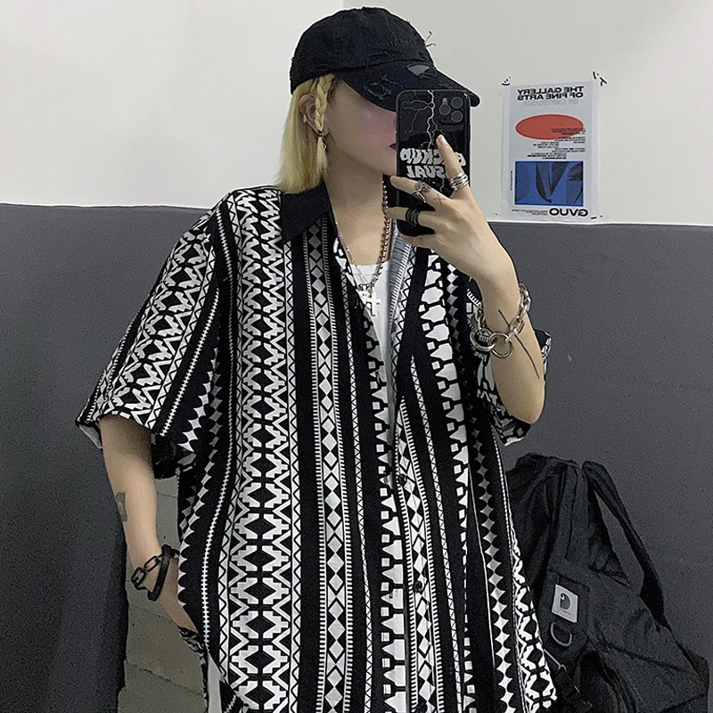 

Vintage Geometric Pattern Printed Shirt Women Harajuku Plaid Shirt Loose Short-sleeved Blouse Man Shirt Summer Chiffon Shirt