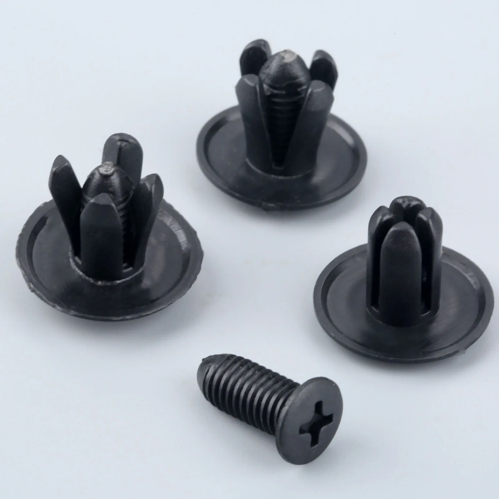 заклёпки для крепления обшивки на ваз-2106. черный крепеж. клипса автомобильная 8 мм. крепёж для крыла 9090049060. болт для мотоцикла m6x20.