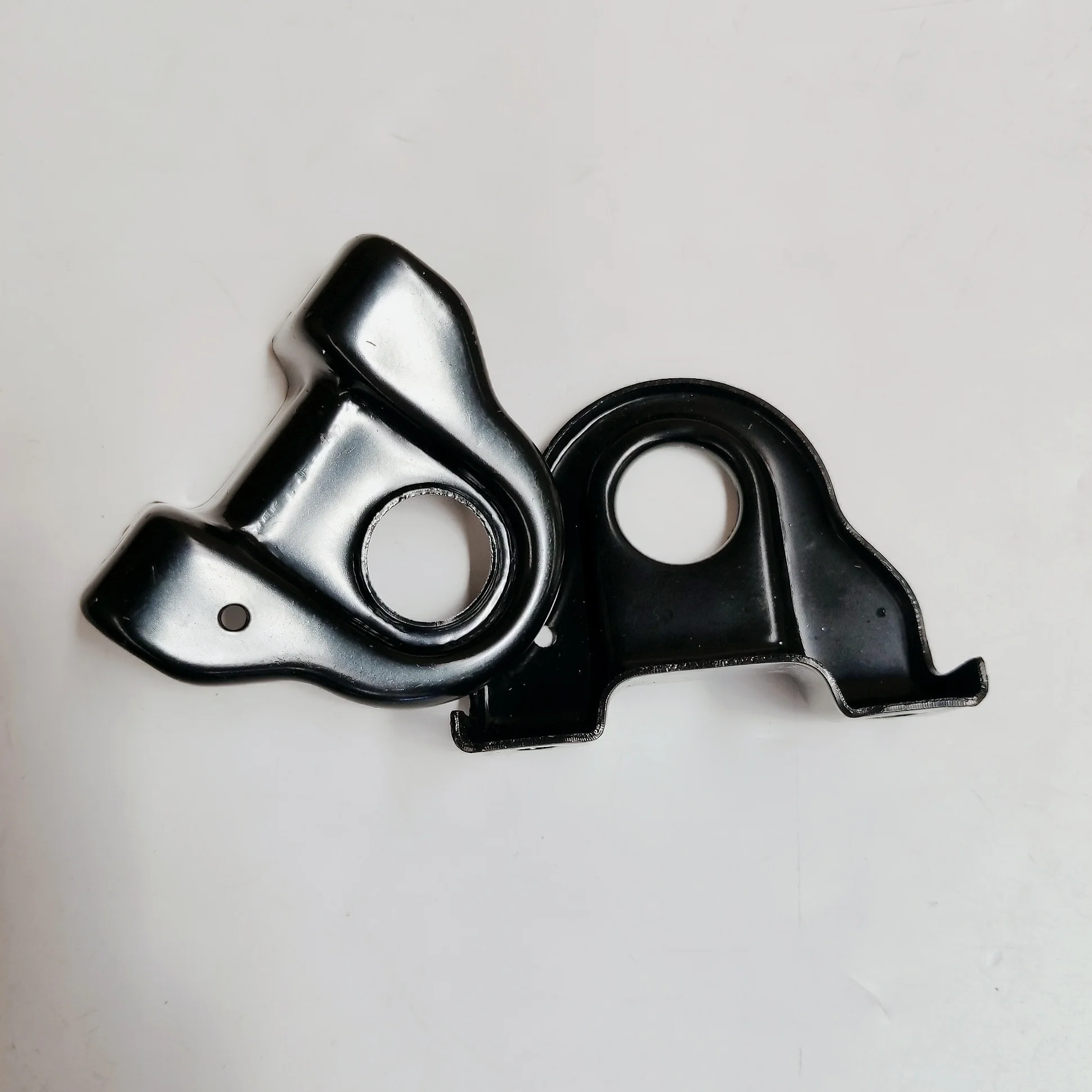 Two pieces auto spare parts oe number 1302202U8010 for JAC J3 Radiator lower bracket | Автомобили и мотоциклы