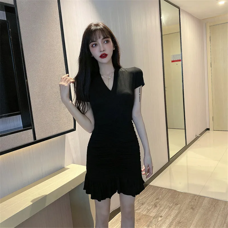 

2020 new fashion short-sleeved V-neck slim waist fishtail dress sexy ruffled bag hip sweet dress