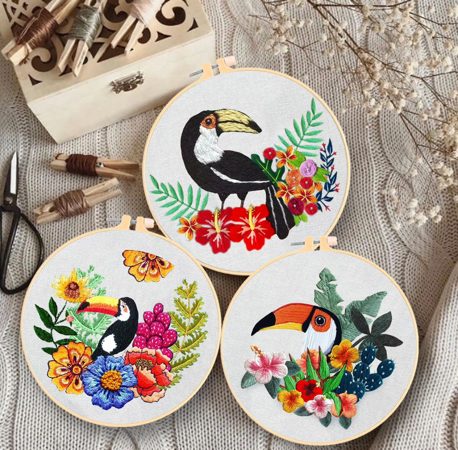 

DIY Creative Beginner Parrot and Flowers Needlework Cross Stitch Kit Wall Painting 3d Embroidery Fabric Threads Material Bag
