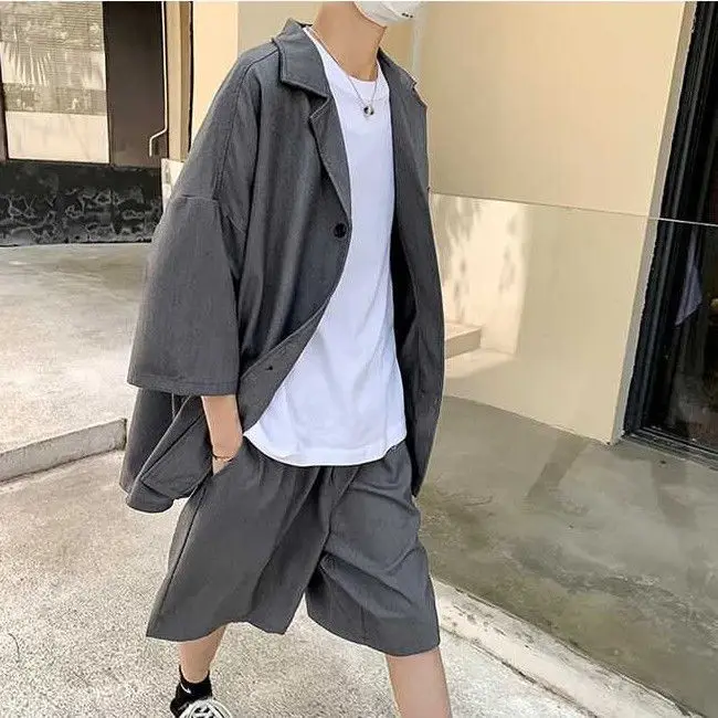 

Summer casual short-sleeved small suit shorts suit men's loose thin suit jacket Korean version of the tide black ins