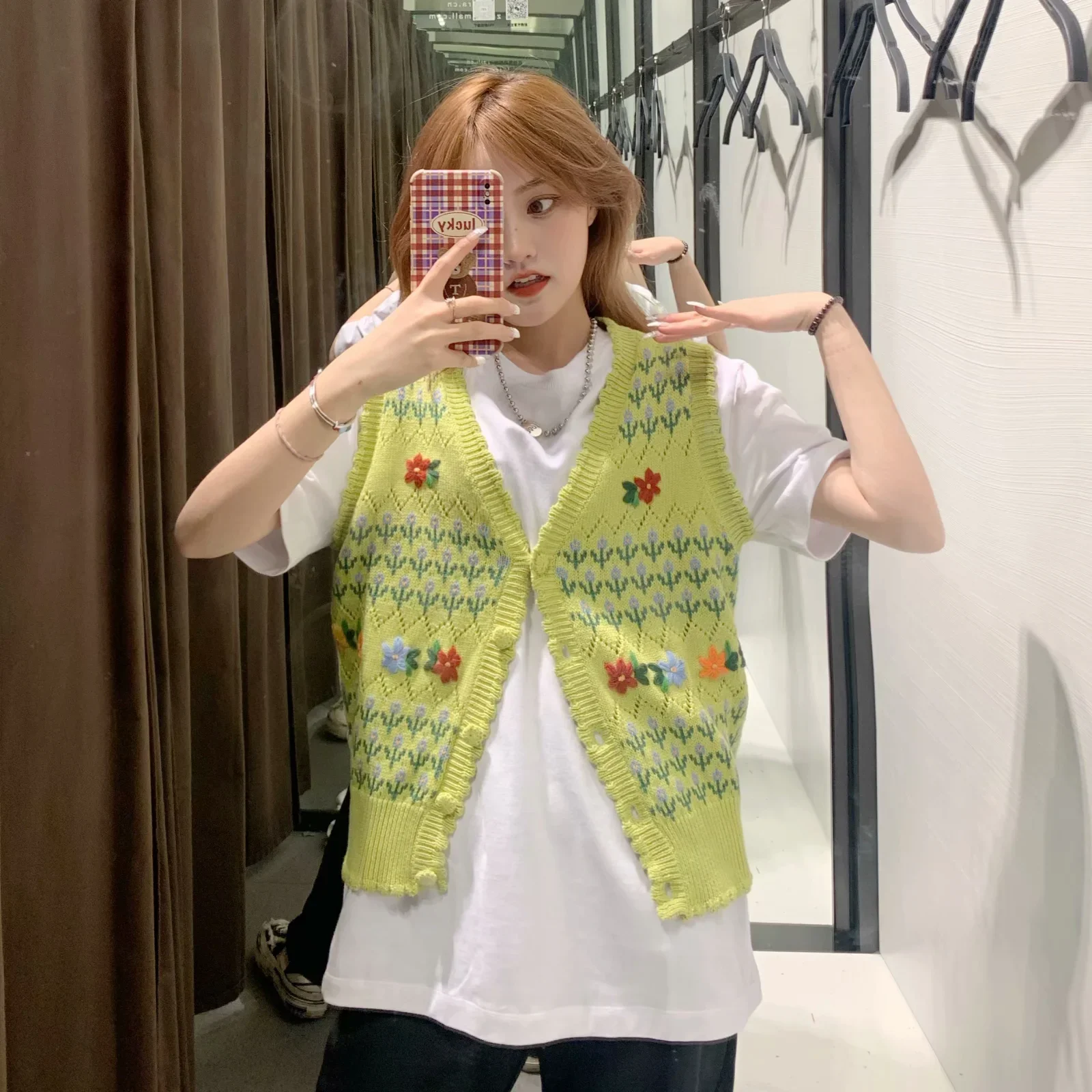 

Flowers decorated cardigan vest
