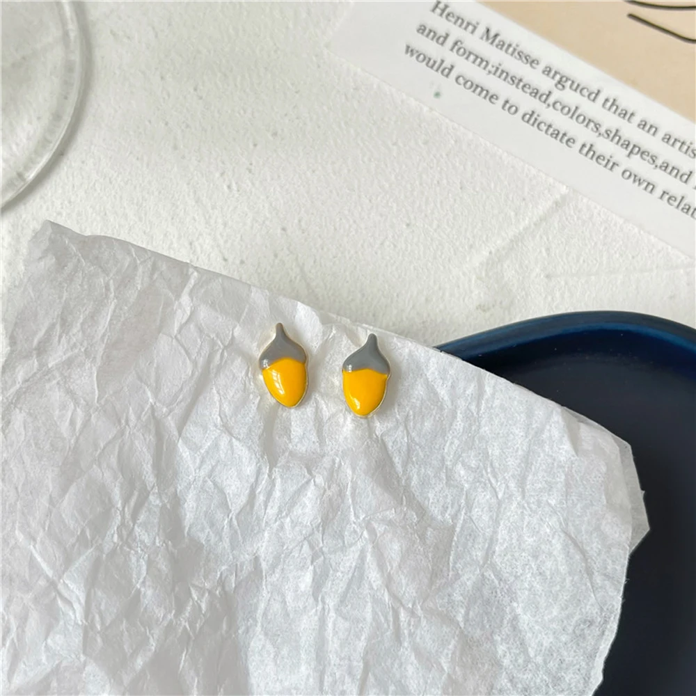 

South Korean Earrings Women's Fashionable Originality Design Pine Nut Stud Earrings Sweet Cute Act The Role Ofing Is Tasted