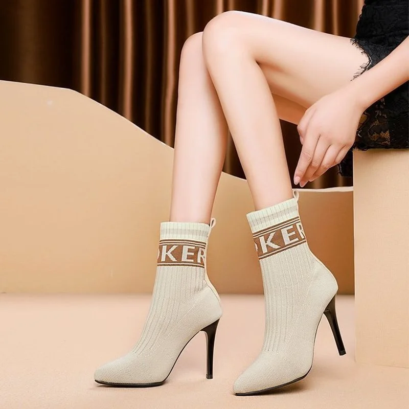 Модные женские сапоги из эластичной ткани на высоком каблуке короткие с острым