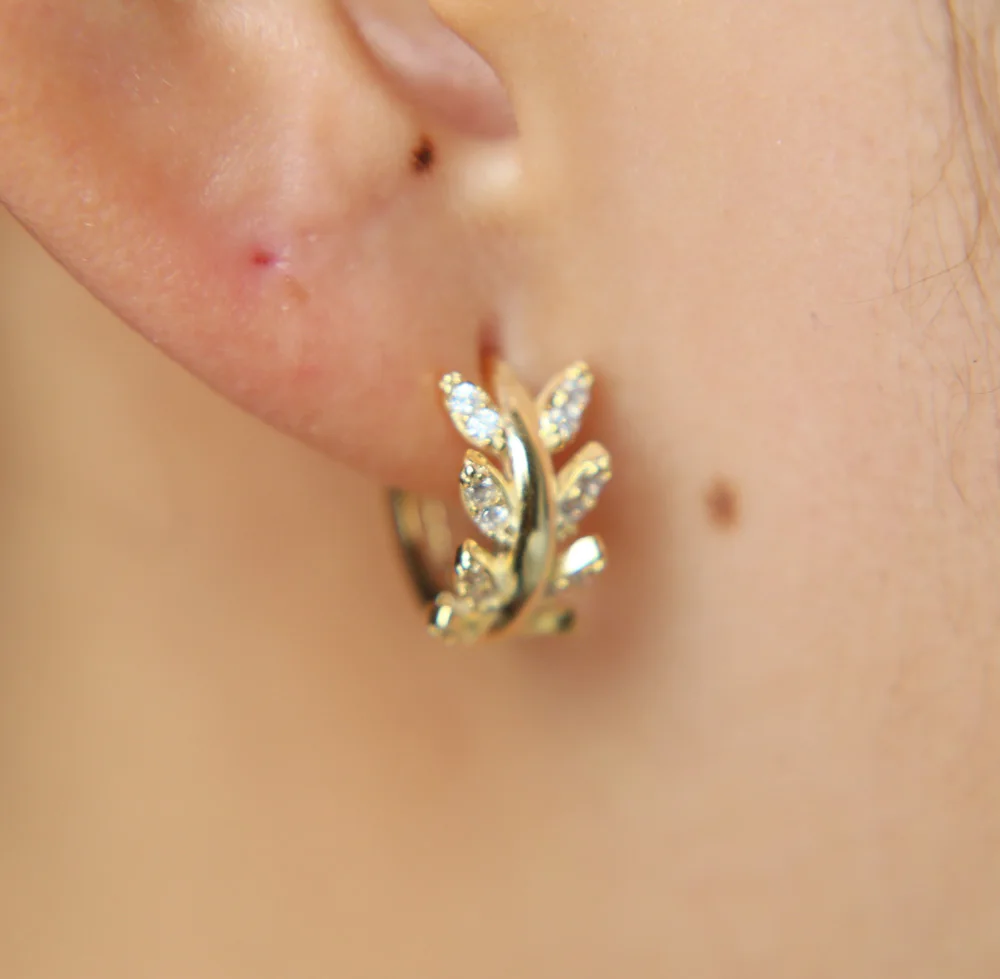 Женские классические серьги гвоздики из серебра 925 пробы с прозрачным/черным