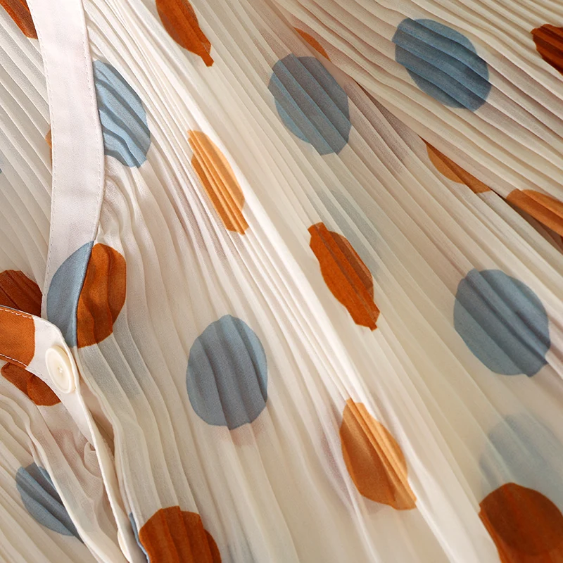 

Lantern sleeve polka dot V-neck chiffon sunscreen shirt women's air-conditioning shirt summer new loose chiffon cardigan Sweet