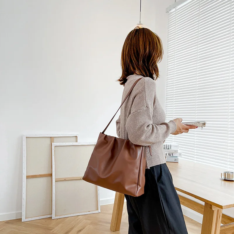 

Простая вместительная сумка в Корейском стиле, женская сумка, новинка 2021, модная плиссированная Сумка-тоут, Универсальная Ретро сумка через...