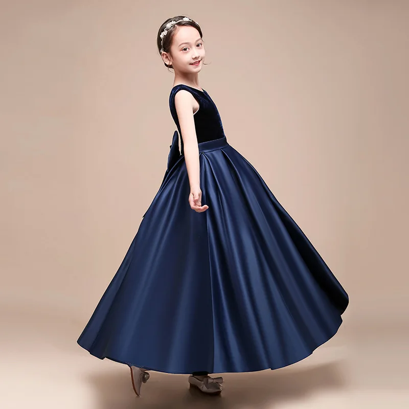 Детское официальное платье бархатное зеленое с бантом и поясом длинная юбка