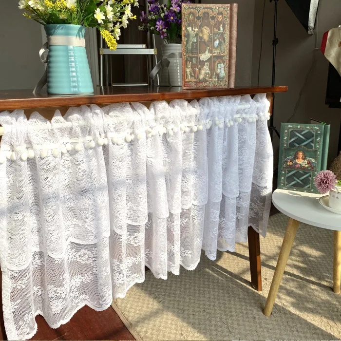 Оконная занавеска короткая идиллическая белая пряжа цветные шарики полуштора